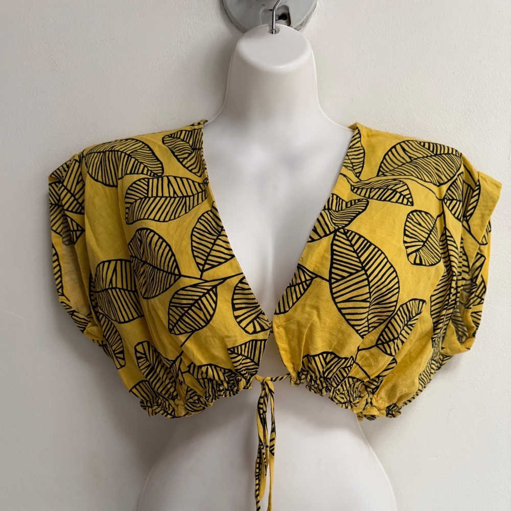 NWOT Zara Crop Top with Leaf Design